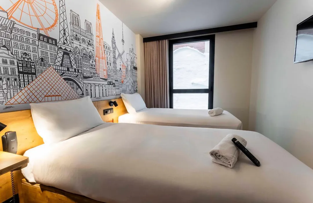 Easyhotel Barcelona La Sagrera-1