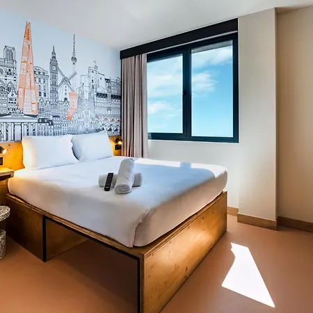 Easyhotel Barcelona La Sagrera-2